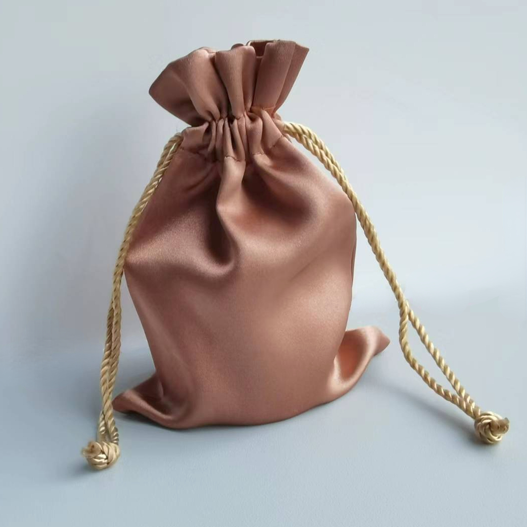 Borsa in seta con logo persona - Skincare Animate recensione e prezzo